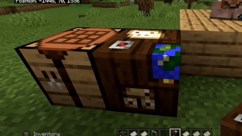 How to make a cartography table in Minecraft